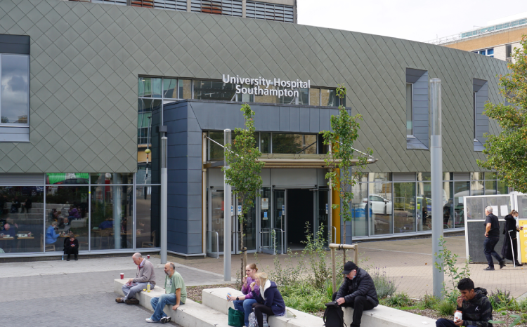 Universitair Ziekenhuis Southampton zet Miya Emergency in